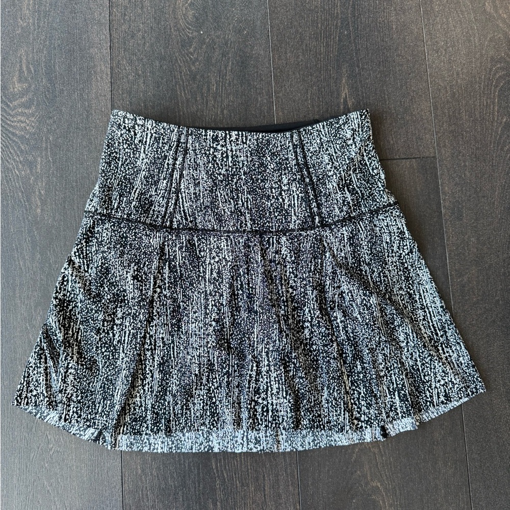 Lululemon Athletica Black and Gray A-Line Golf/Tennis Skirt